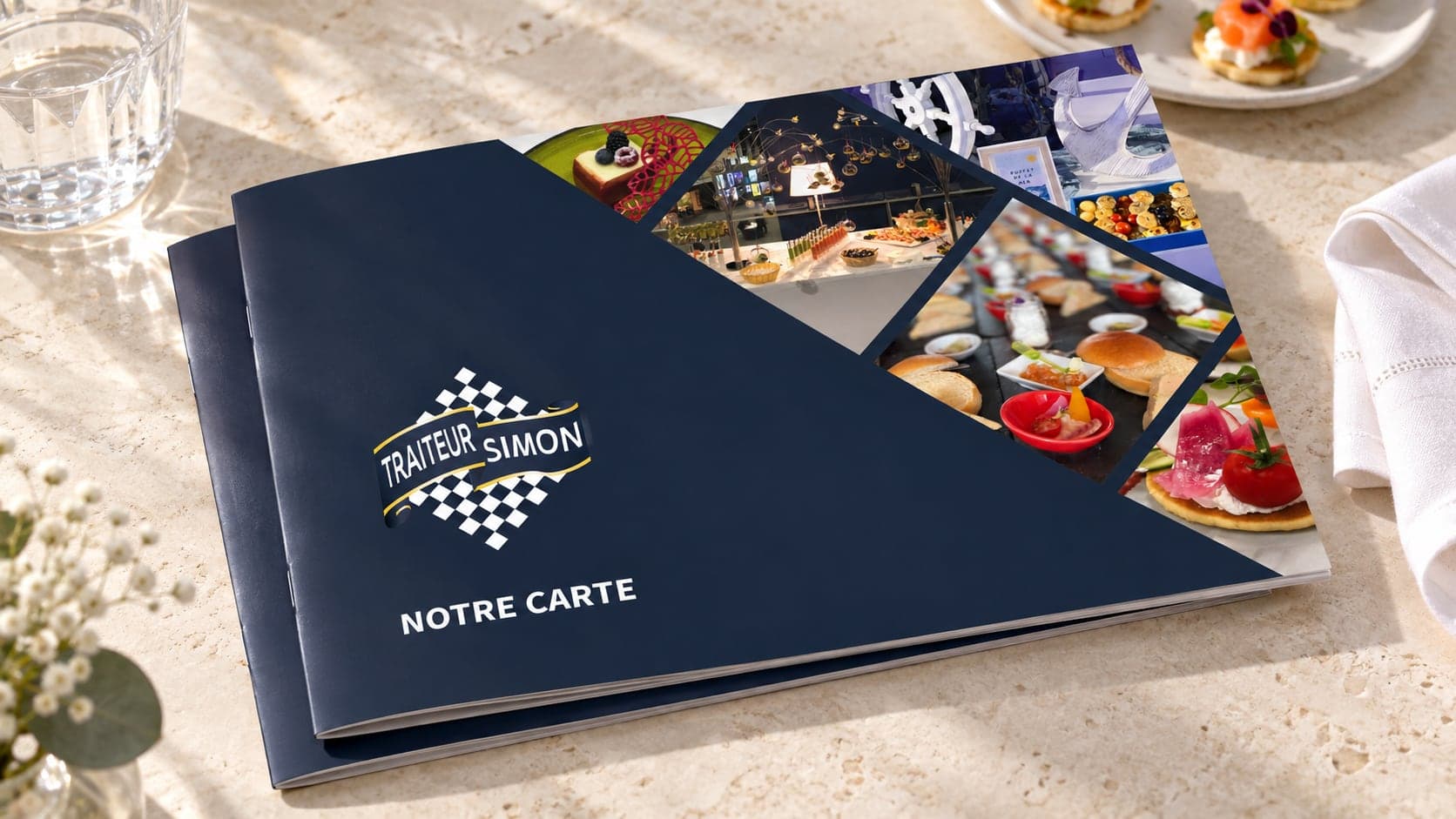 Couverture de la brochure Traiteur Simon posée sur une table de dégustation